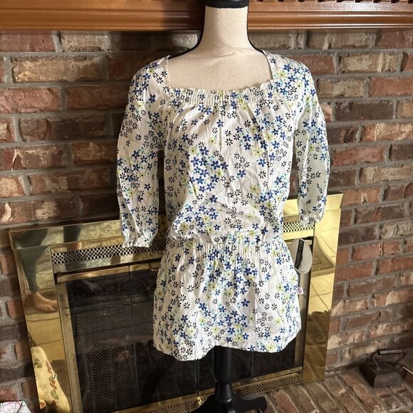 Skechers Tops - Sketchers Medical Scrubs White & Blue Floral Blouse Size Small NWT